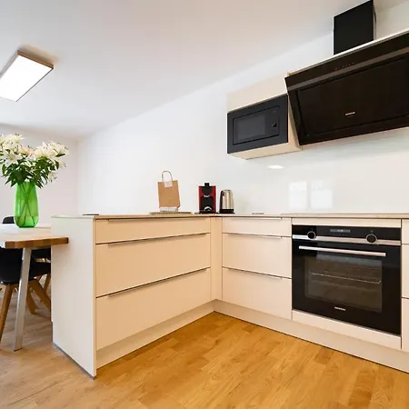 Apartament Mit C